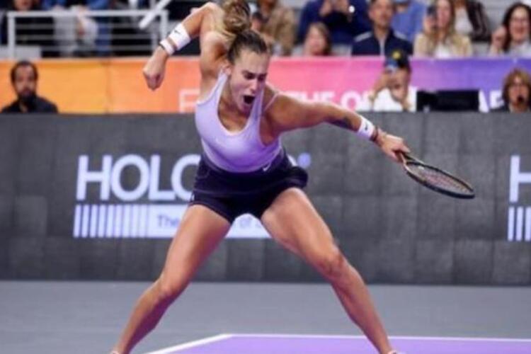 WTA Tour Finals: Iga Swiatek ตกรอบรองชนะเลิศโดย Aryna Sabalenka